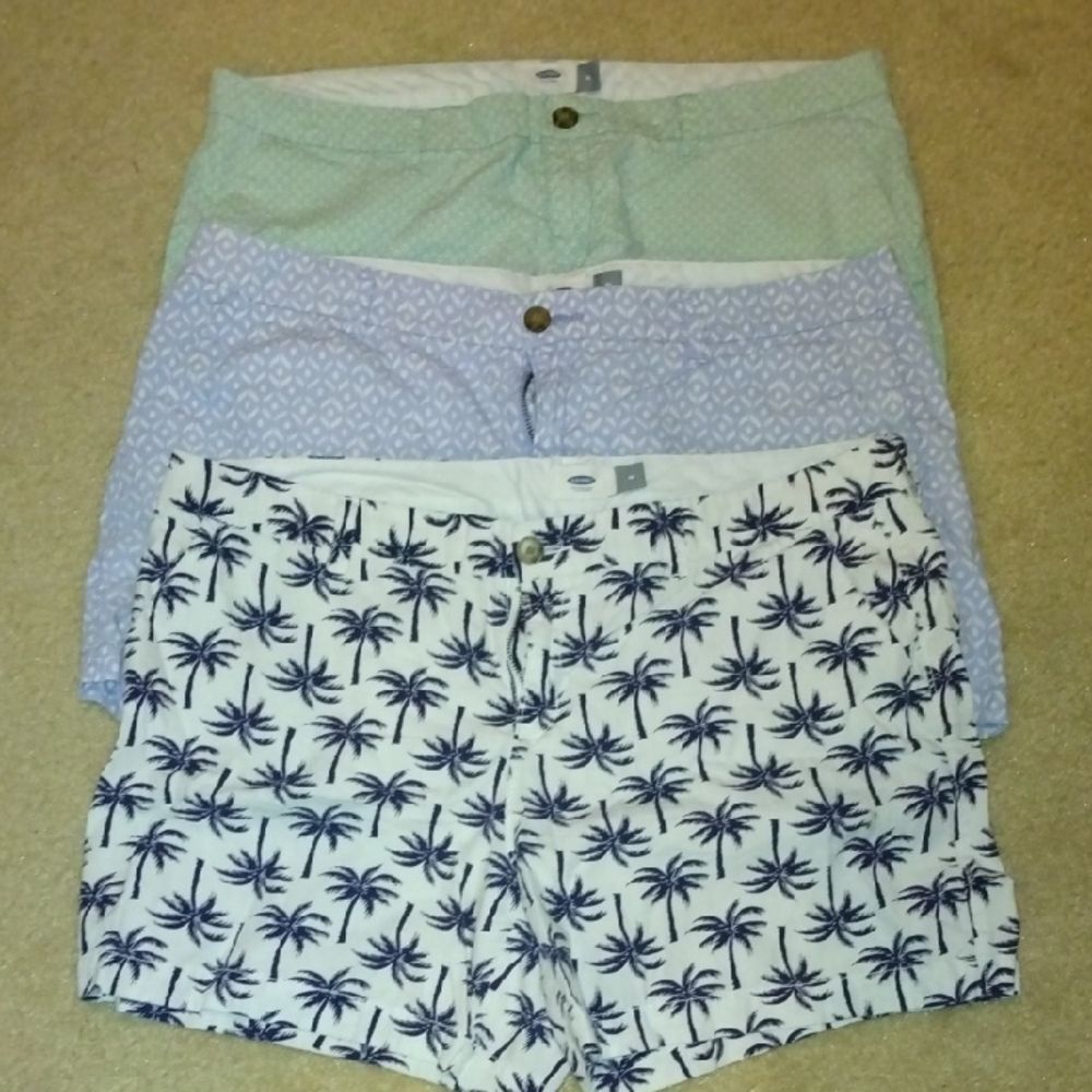 Old Navy Women's Shorts - Green, Purple, White with Black Palm Trees